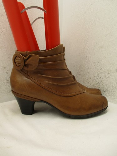 Stivaletti Cobb Hill by New Balance CA138AL in pelle marrone con ruches da donna taglia 8 W