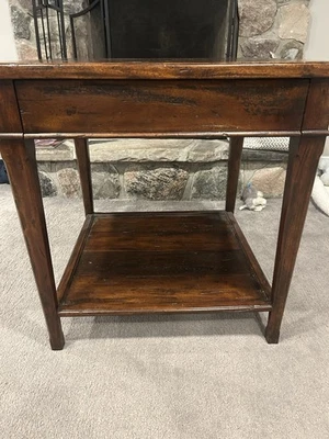 Mesa auxiliar Theodore Alexander Castle Bromwich buen estado. Ver fotos Foto 1 de 4