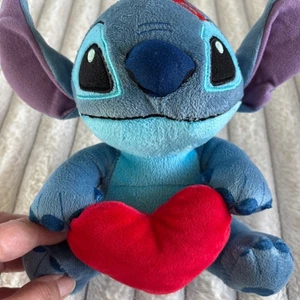 Disney Stitch Plüschtier mit Herz geküsst Valentinstag Kinder Stofftier - Bild 1 von 9