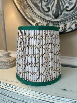 GreenRow Impreso Enrejado Floral PEQUEÑO Pantalla de Lámpara Cónica NUEVO SIN ETIQUETAS OB LEER Foto 1 de 4