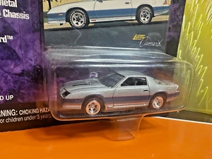 Camaro Z-28 1982 Johnny Lightning Camaro Collection plateado dos tonos - Imagen 1 de 4