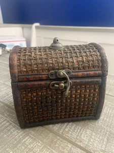Vintage Hinged Wood Wicker Rattan Woven Storage Chest Trunk 5x5x4 - Picture 1 of 4
