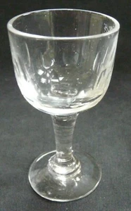 Verre à liqueur ancien soufflé bouche 2,7 cl – charme artisanal – REF 4657C - Picture 1 of 4
