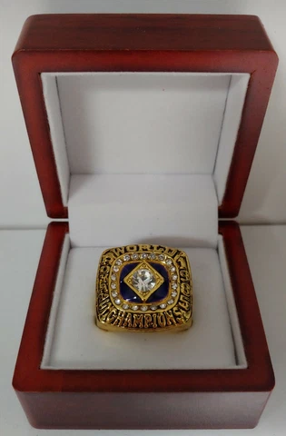 George Brett - 1985 Kansas City Royals World Series Ring With Wooden Display Box Cover