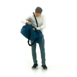 ED 1:64 Painted Figure Model Miniature  Diorama  Man Flipping Bag - Picture 1 of 3