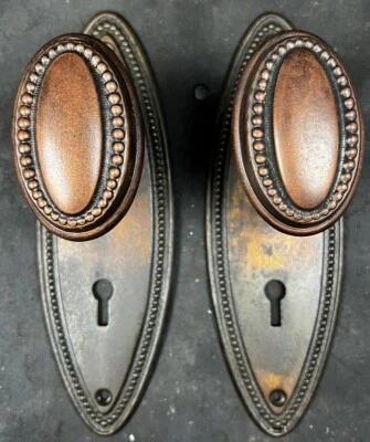 Sargent Edgewood Beaded Oval Plates with Beaded Oval knob Passage Set With Lock - Image 1 of 4