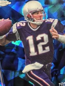 Fútbol americano cromado Tom Brady Sapphire #120 New England Patriots 2024 Topps - Imagen 1 de 3