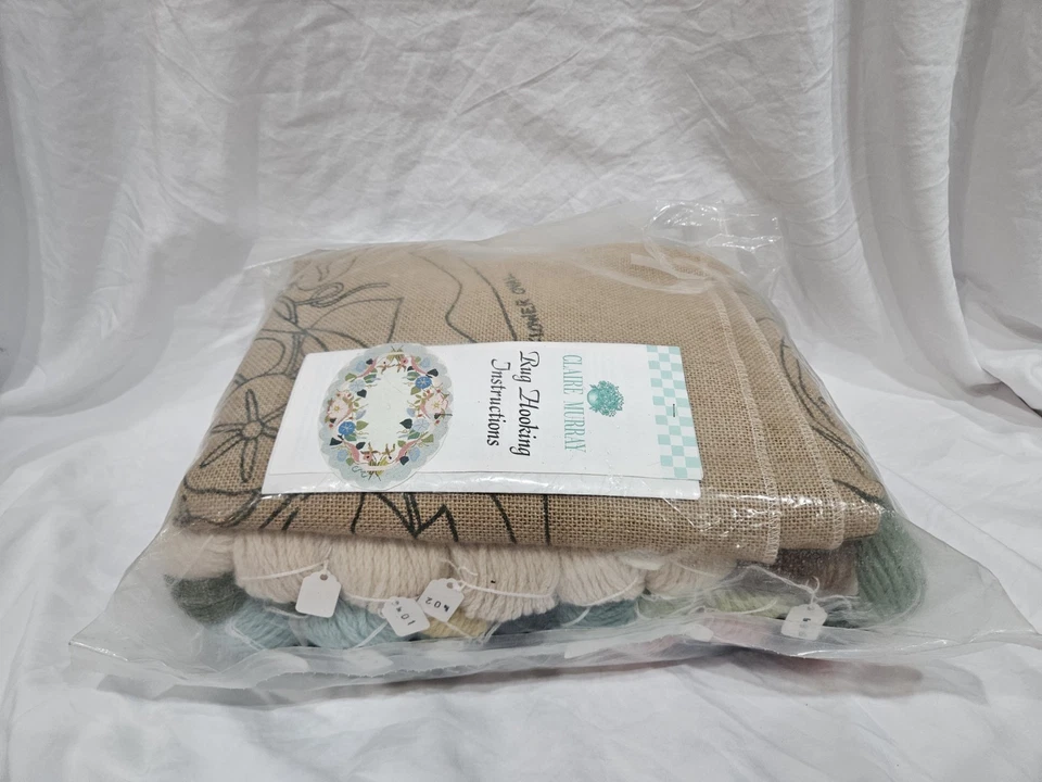 Claire Murray Vintage Wildflower Oval Rug Hooking Kit – 39” × 28” Complete Set - Image 1 of 4