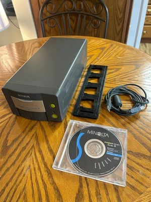 Minolta DIMAGE Scan Dual III AF-2840 Film Scanner w/ Disc WORKS GREAT! - Image 1 of 4