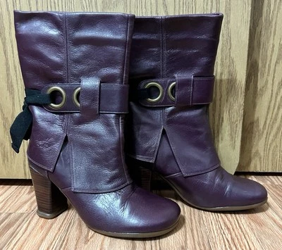 Botas Fluevog Soprano Inge Plum raras, talla 7, SyFy Alice, Caterina Scorsone Foto 1 de 4