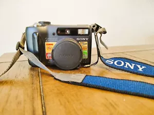 SONY Cyber-Shot DSC-S85 Digital Camera w/ AC Power Adapter - Picture 1 of 4