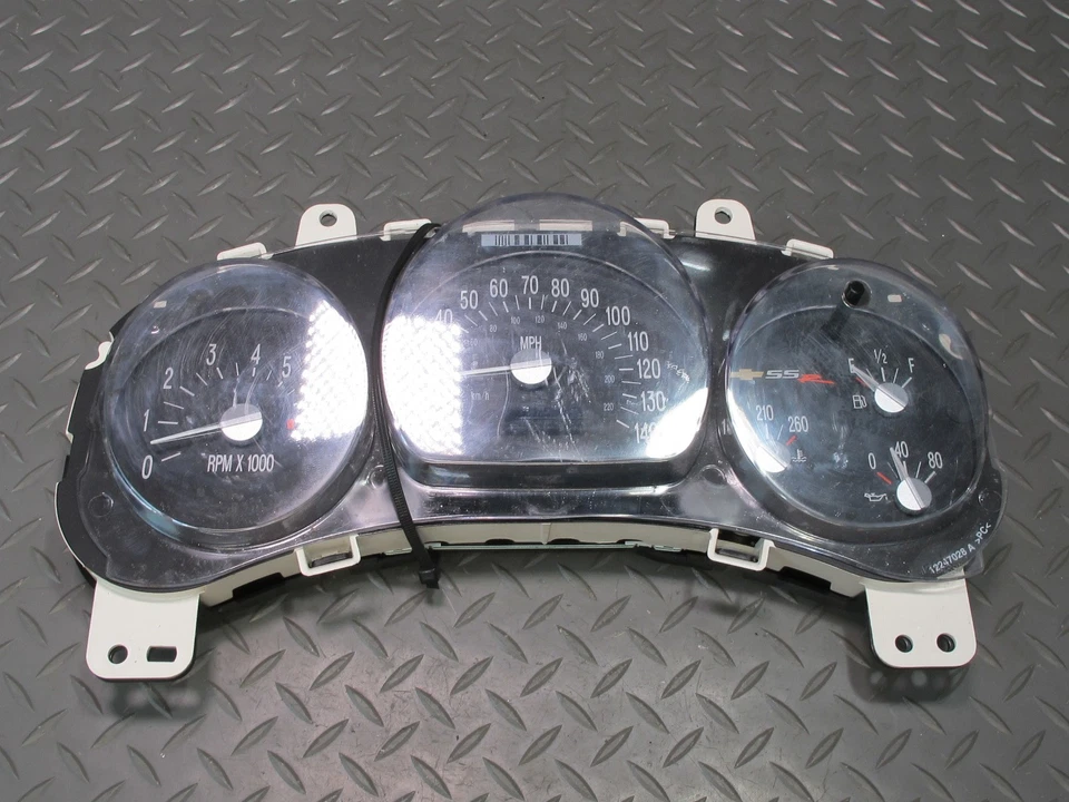 Chevrolet SSR 2005 A/T cuadro de instrumentos medidor velocímetro OEM Foto 1 de 4