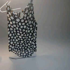 Old Navy Women's Sz M Top Sleeveless V Neck Daisy Print Keyhole Back Neck  - Picture 1 of 5