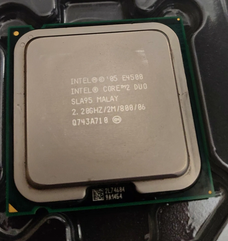 PROCESSORE INTEL E4500 CORE 2 DUO 2,2GHZ  / 2MB 800 SOCKET 775 - Immagine 1 di 1