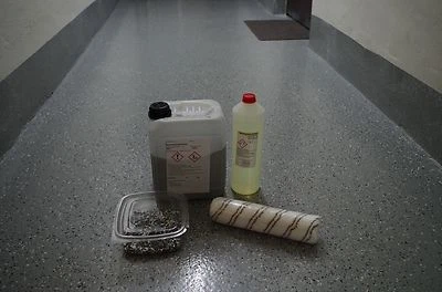 OTTO-ONLINE-HANDEL 2k Bodenbeschichtung 5kg RAL7023 Betongrau 100g Schwarz/weiß Chips,1x Rolle 25cm