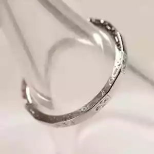 Alianza de boda Art Deco 2 mm con estampado de platino 950 grabado detalles geométricos - Imagen 1 de 7