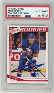 Scheda RC Anders Lee firmata 2013 O PEE CHEE Marquee Rookies #559 - ISLANDERS - PSA - Foto 1 di 2
