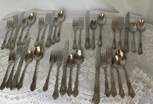 Oneida Kennett Square Deluxe 35 Piece Stainless Set 7/5 Pc Forks, Knives, Spoons - Picture 1 of 10