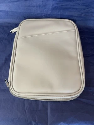 Padded Case Fits Standard Tablet 9 x 6” Zipper with inside pockets - Image 1 of 3