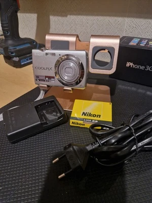 NIKON COOLPIX S225 ARGENTO - Immagine 1 di 4