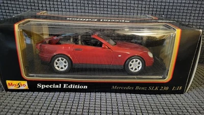 Coche fundido a presión convertible Mercedes Benz SLK 230 1:18 Maisto edición especial Foto 1 de 4