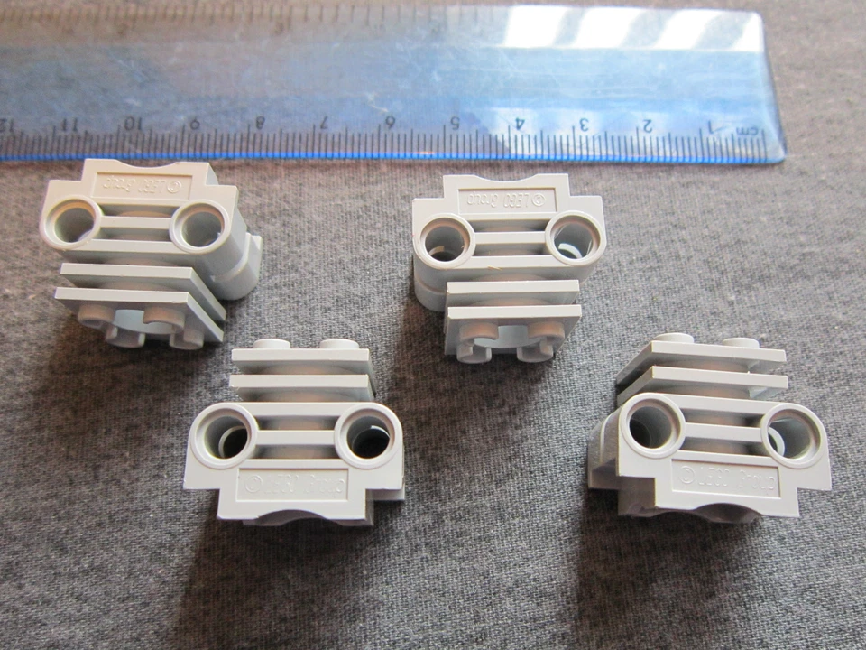 LEGO TECHNIC 4 x Light Grey Engine Piston Cylinder Blocks part No 2850 - Image 1 of 1