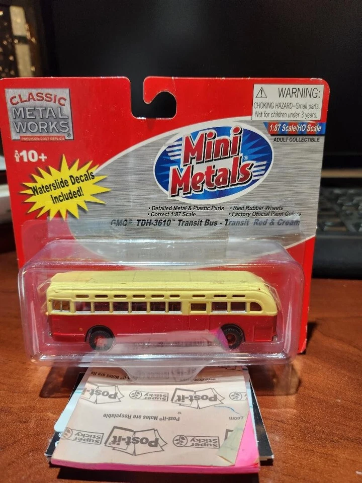 Classic Metal Works #32306 GMC TDH 3610 Transit Bus - Red/Cream (HO) NOS - Image 1 of 1