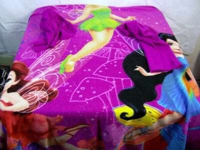Disney's Fairies Snuggie The Northwest Company. 100% poliéster hecho en China Foto 1 de 4