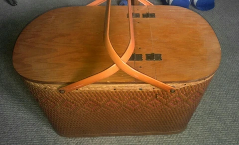 Vintage Redmon Wicker Picnic Basket With Metal Handles / Pie Divider / Tray Cover