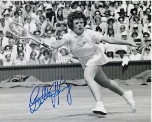 BILLIE JEAN KING Signed 8x10 TENNIS Photo w/ Hologram COA - Picture 1 of 2