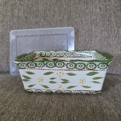 Cazuela Temptations Ovenware de Tara verde del viejo mundo 1,5 cuartos de galón con tapa Foto 1 de 4