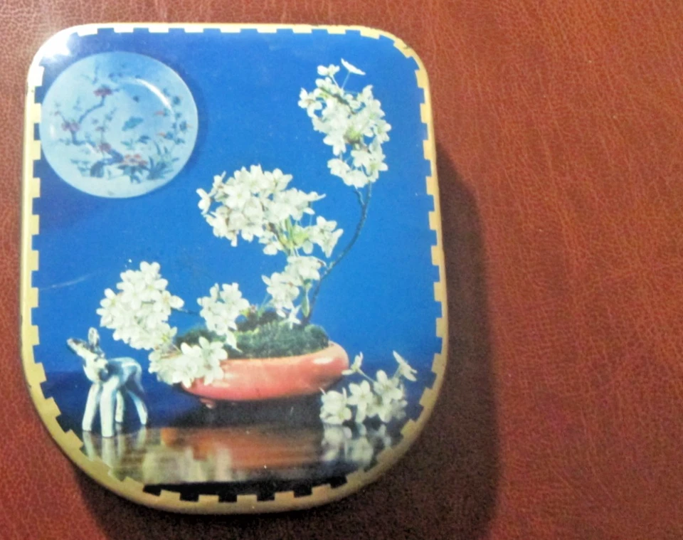 Vintage Edward Sharp & Sons Sweet Tin Flowers  4.5"/4"  Good Condition 1960's - Image 1 of 3