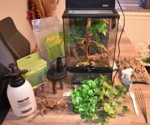 Exo Terra Terrarium aus Glas - 30 x 30 x 45cm (PT2602A1) mit diverse Zubehör - Bild 1 von 3