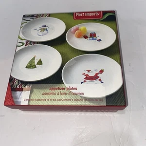 Pier 1 Imports Holiday Vorspeise Teller Set vier EUC Weihnachten Santa Schneemann - Bild 1 von 12