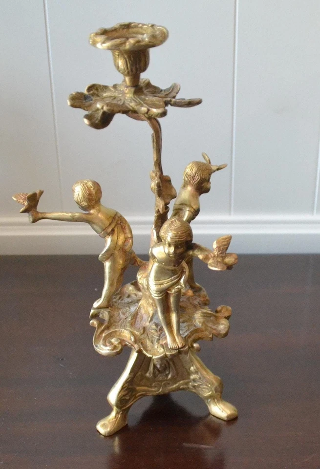 Antiguo candelabro francés siglo XIX bronce con querubines palomas Foto 1 de 4
