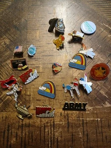 Vintage Anstecknadel Lot - Good Citizen, Ehrenrolle, Armee, Studentenpreise, Karate, - Bild 1 von 6