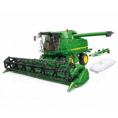 Bruder Toys 02132 Pro Series John Deere Combine Harvester T670i - 1:16 Scale - Image 1 of 3