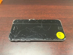 Apple iPhone 6 - 16 Go - Argent (Désimlocké) - Rayures à l'avant et à l'arrière - #103 - Photo 1 sur 3
