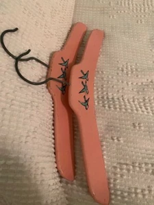 Rosa Holz Kinderhangars, Vintage - Bild 1 von 4