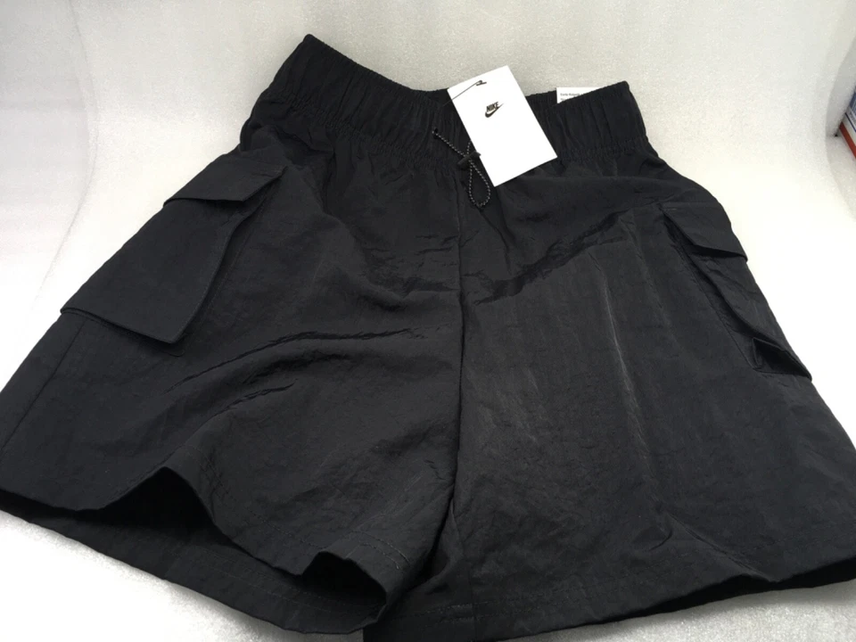 Nike Women’s Loose Fit Woven Cargo Shorts DM6247-010 Black XS Running