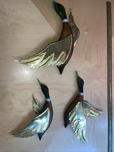 Set 3 anatre volanti MCM vintage arte da parete decorazione da appendere corpo legno ali ottone - Foto 1 di 9