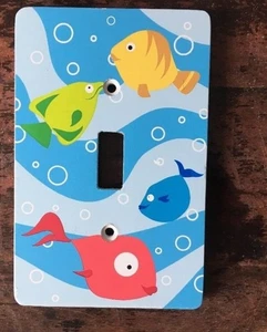 Cubierta de placa de interruptor Blue Wave Fish Ocean palanca única vivero LHMC 2005 - Imagen 1 de 5