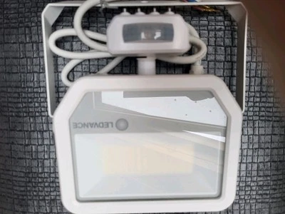 LEDVANCE FL50 Schwenkbarer Außenwandstrahler, Weiß, 41w/27w, 4000K - Bild 1 von 4