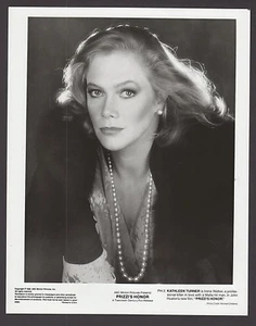 VINTAGE MOVIE PRESS PHOTO / PRIZZI'S HONOR / KATHLEEN TURNER / 1985 #6 - Picture 1 of 1