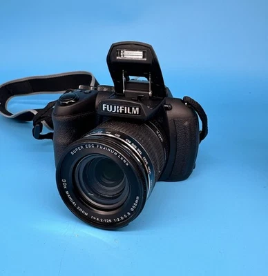 Fujifilm FinePix HS20EXR 16.0MP Digital Camera - Tested *scratch On Lens* - Image 1 of 4