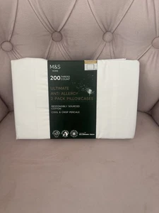 PACK DE 2 FUNDAS DE ALMOHADA M&S 200 UNIDADES ULTIMATE ANTIALERGIA blancas nuevas con etiquetas - Imagen 1 de 3