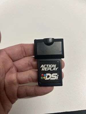 Action Replay DSi Nintendo solo cartuccia buone condizioni funzionante - Immagine 1 di 3