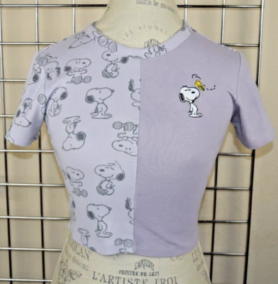 Top corto Peanuts talla S/M Snoopy Woodstock 2 tonos lavanda pálida bordado 2021 Foto 1 de 4