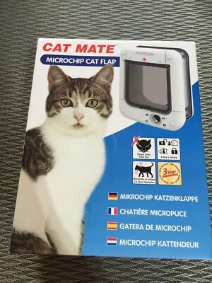 Puerta para mascotas Cat Mate Microchip Cat Flap 35 mm (1 3/8") a 50 mm (2”) modelo 360 W-US Foto 1 de 4