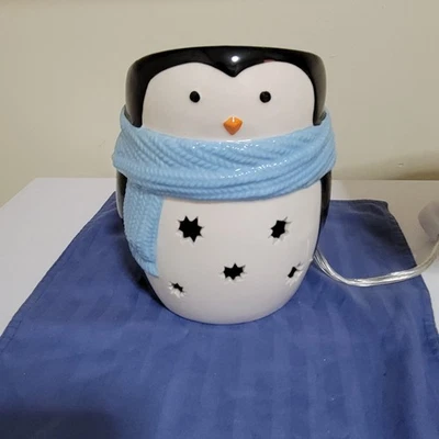 Yankee Candle Retired Penguin Light Up Scenterpiece Meltcup Wax Warmer - Image 1 of 4